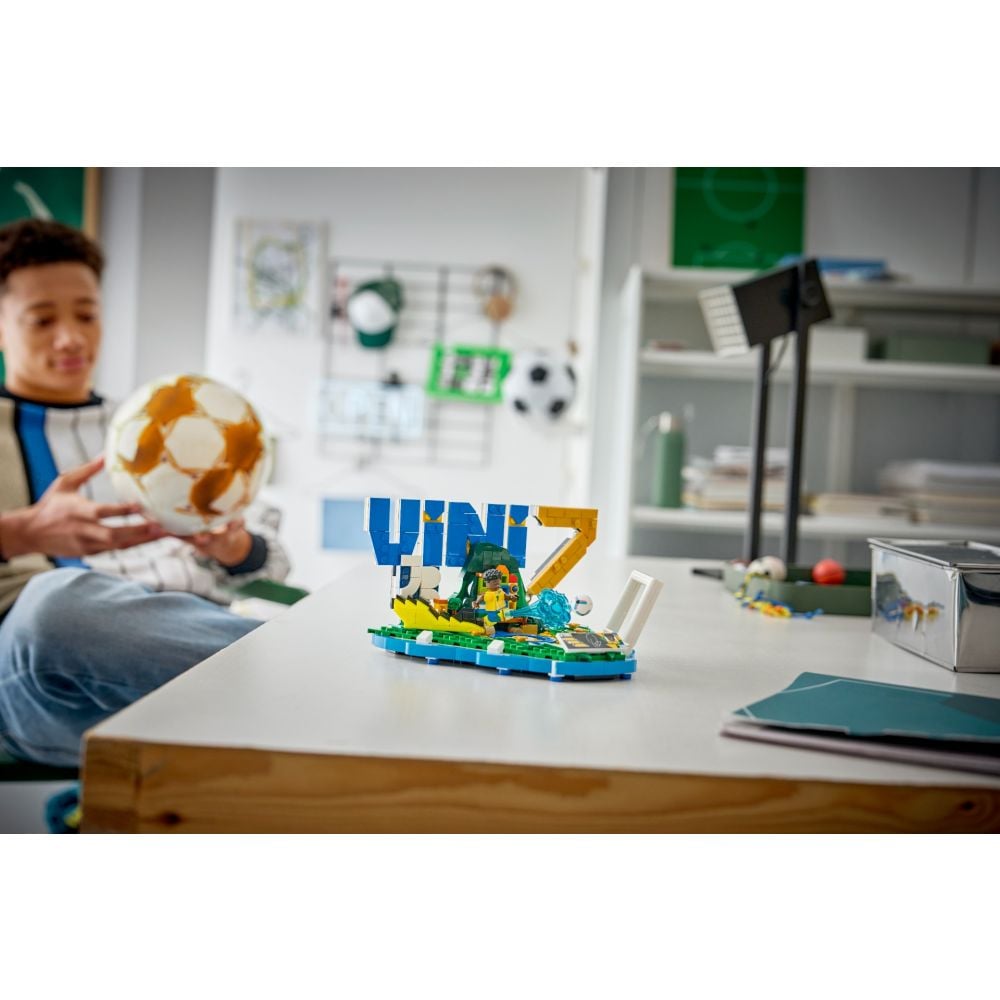 LEGO® Editions - Vini Jr. - Momente importante din fotbal (43027)