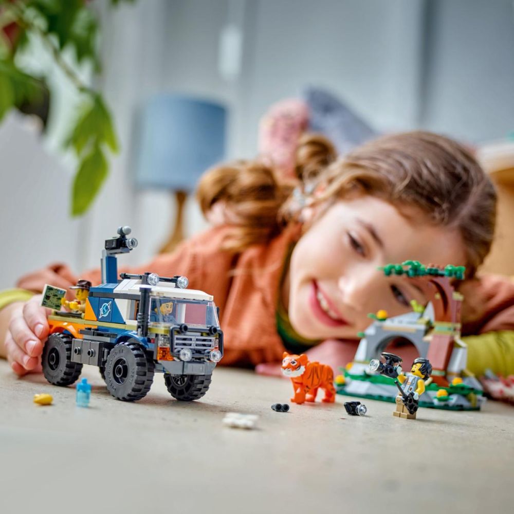 LEGO® City - Camionul off-road al unui explorator al junglei