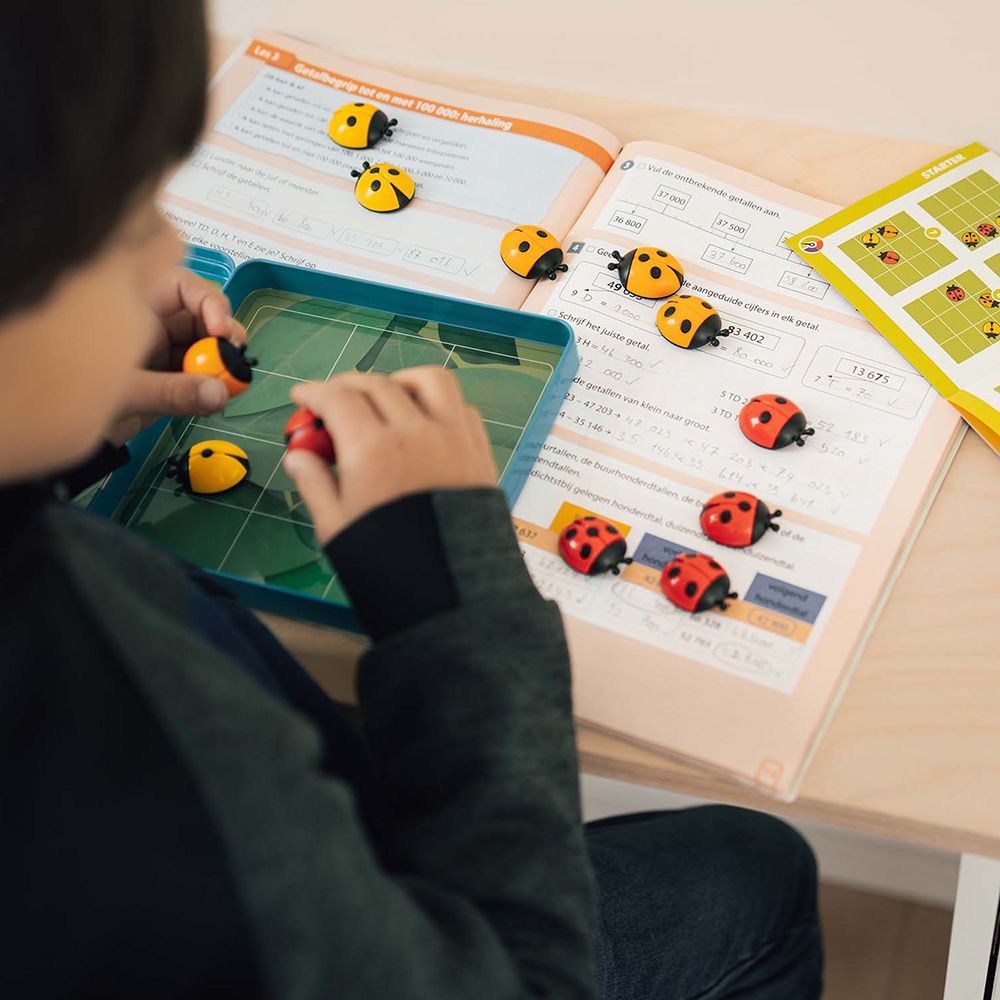 Joc de logica cu 48 de provocari, Smart Games, LogiBugs