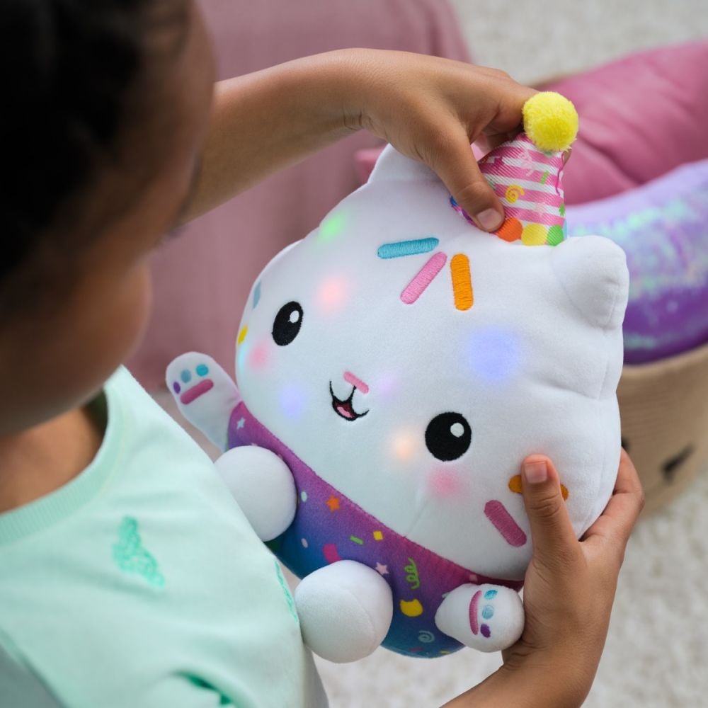 Jucarie de plus interactiva, Gabbys Dollhouse, Sprinkle Party Cakey, 25 cm, 6071152