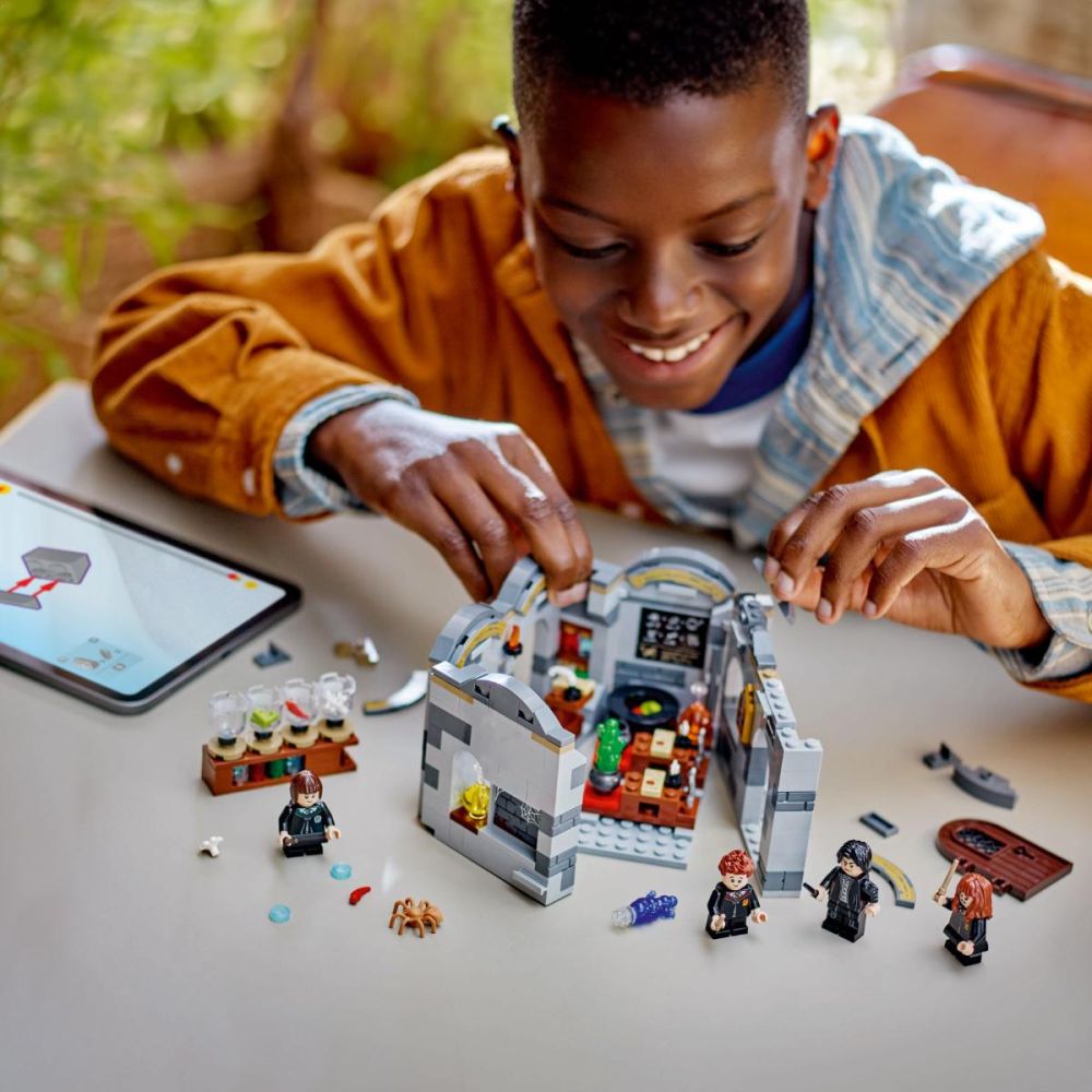 LEGO® Harry Potter - Castelul Hogwarts, Lectia de potiuni (76431)