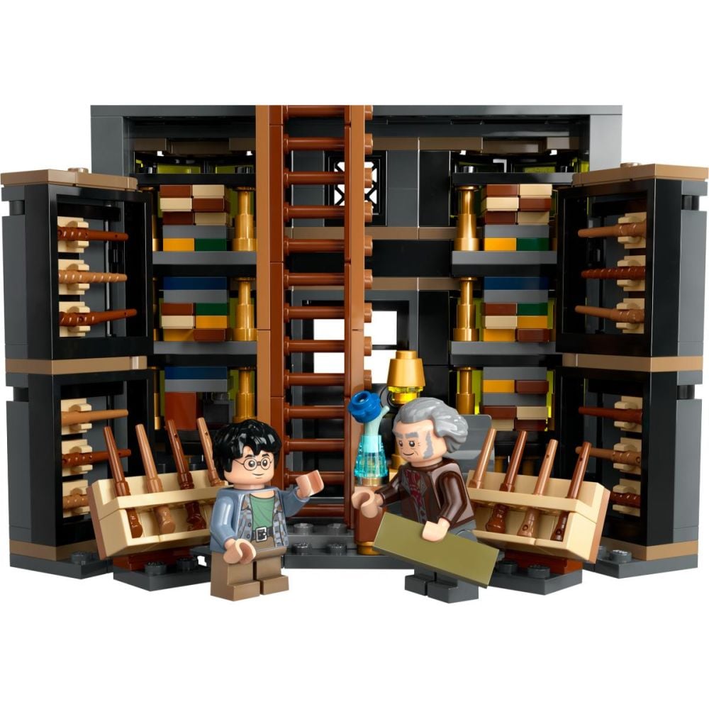 LEGO® Harry Potter - Magazinul de baghete Ollivander si magazinul de haine al lui Madam Malkin (76439)