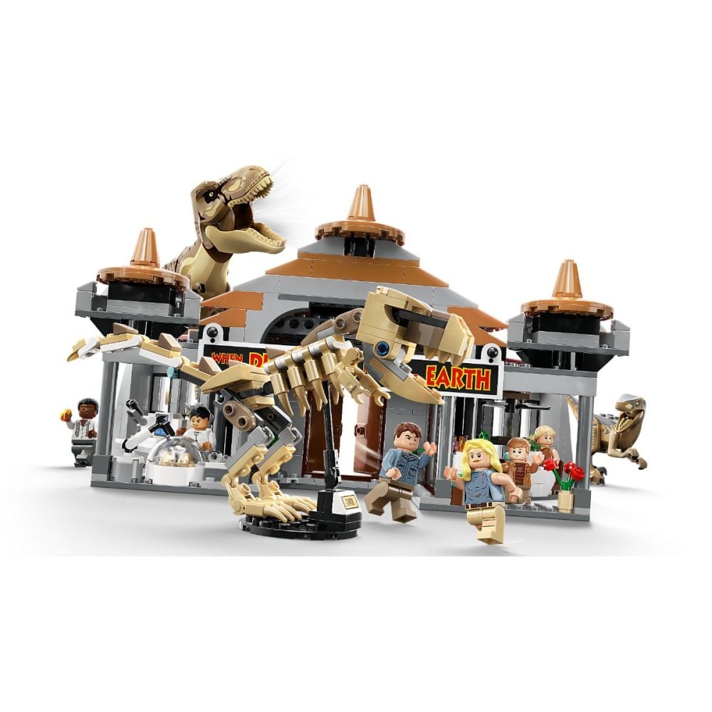 LEGO® Jurassic Park - Centru pentru turisti trex si raptor la atac (76961)