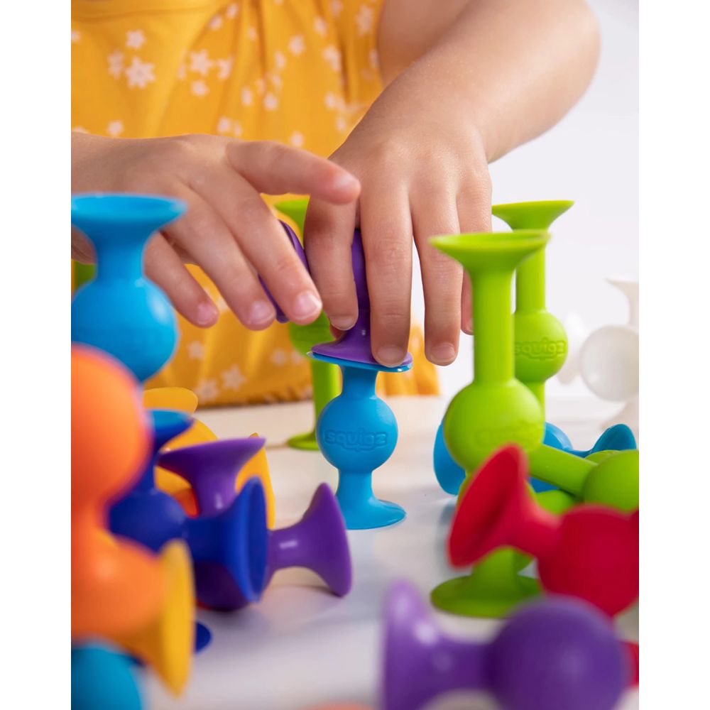 Set de constructie cu 44 de piese cu ventuze, Fat Brain Toys, Squigz Deluxe