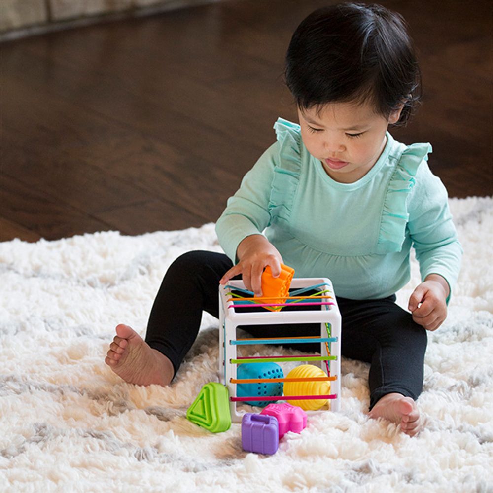 Cub moale pentru sortarea formelor, Fat Brain Toys, Innybin