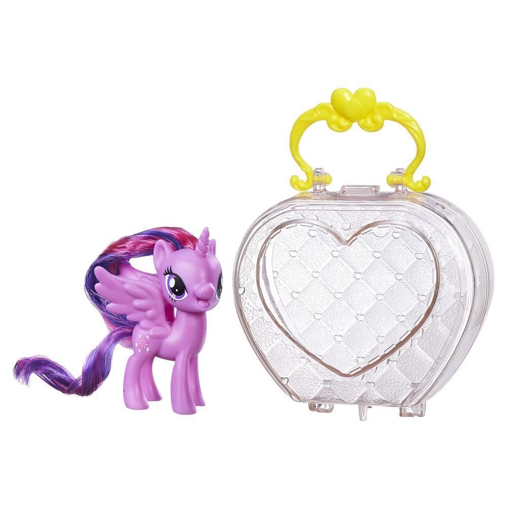 Figurina My Little Pony Friendship is Magic - Twilight Sparkle in gentuta de calatorie