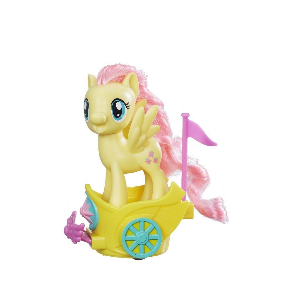 Figurina My Little Pony Friendship si Magic - Fluttershy si sareta regala 