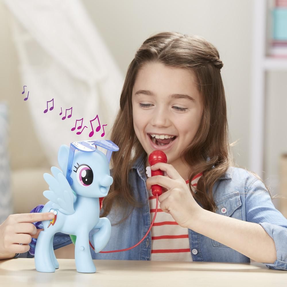 Jucarie interactiva Rainbow Dash cu microfon My Little Pony