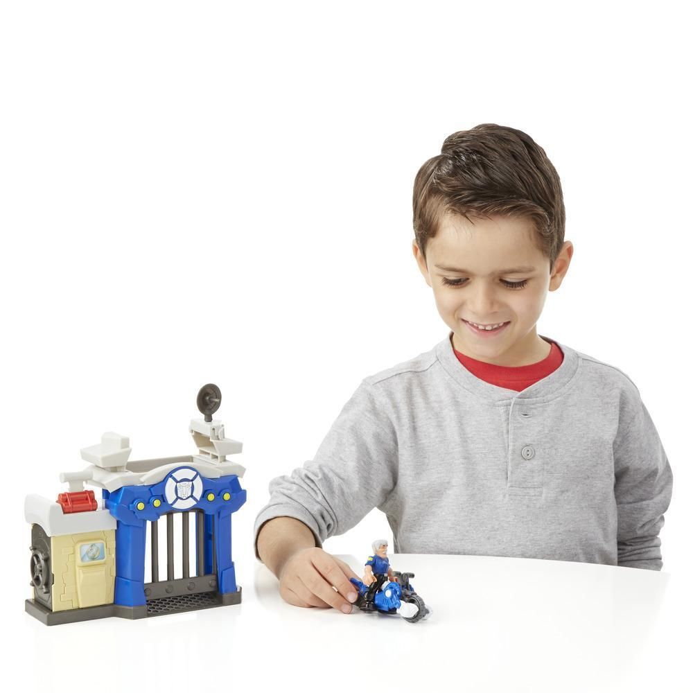 Figurine Transformers Playskool Heroes Rescue Bots - Statia de politie din Griffin Rock