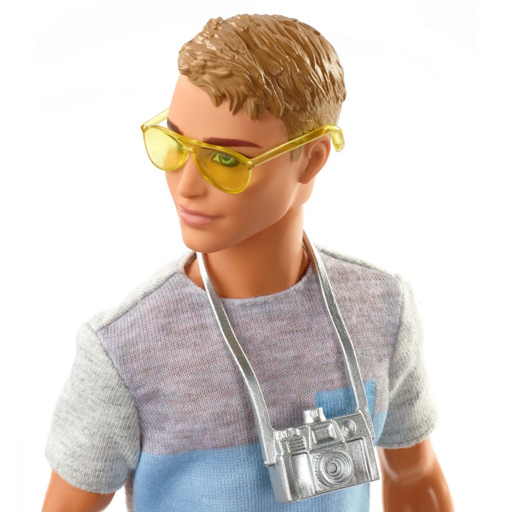 Papusa Barbie Travel, Ken cu accesorii de calatorie