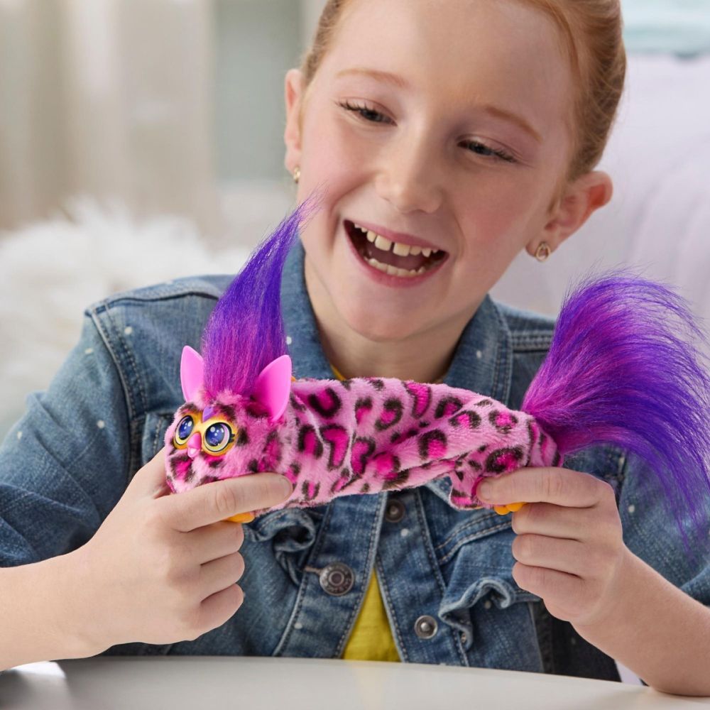 Mini jucarie de plus interactiva, Furby Dj Furblets, Kitt-Ee-Luv, G1785