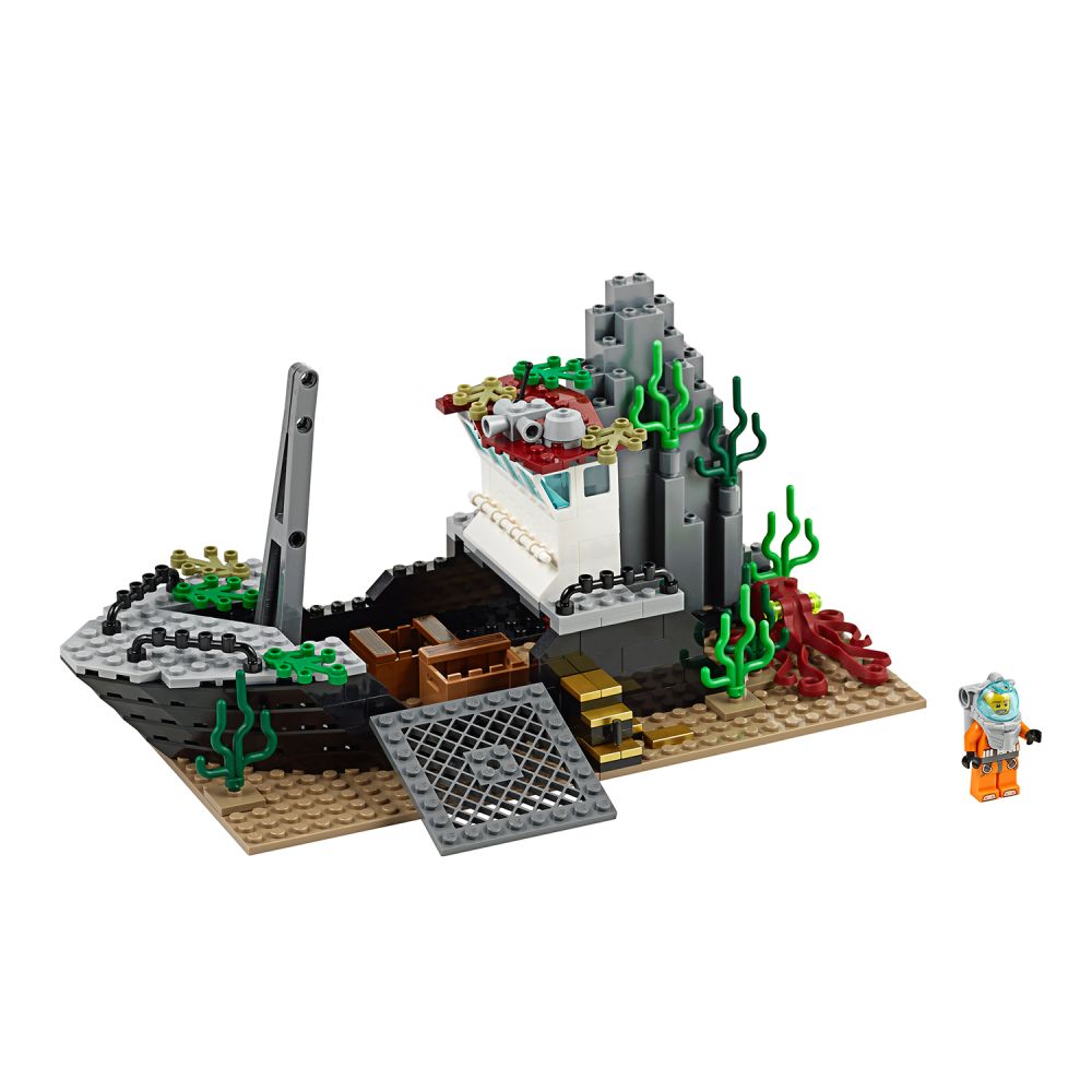 LEGO City - Nava de explorare in largul marii (60095)