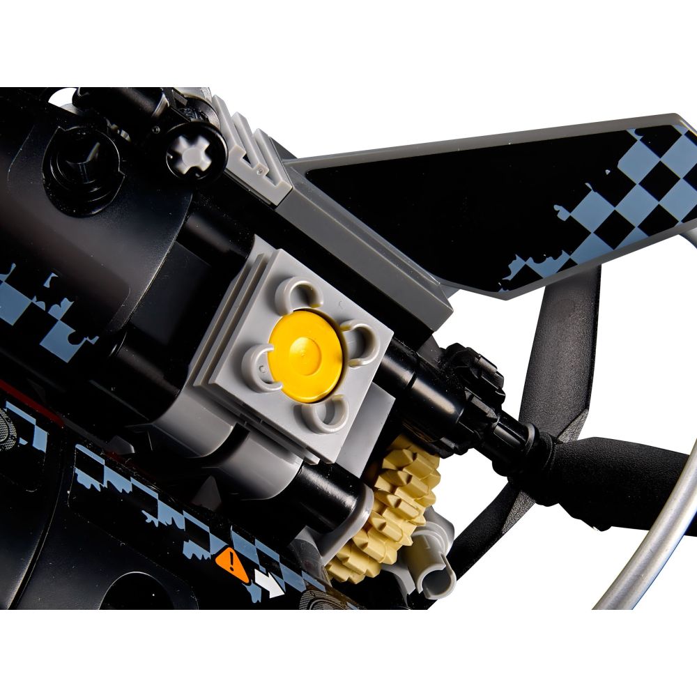 LEGO Technic - Nava pe perna de aer (42002)