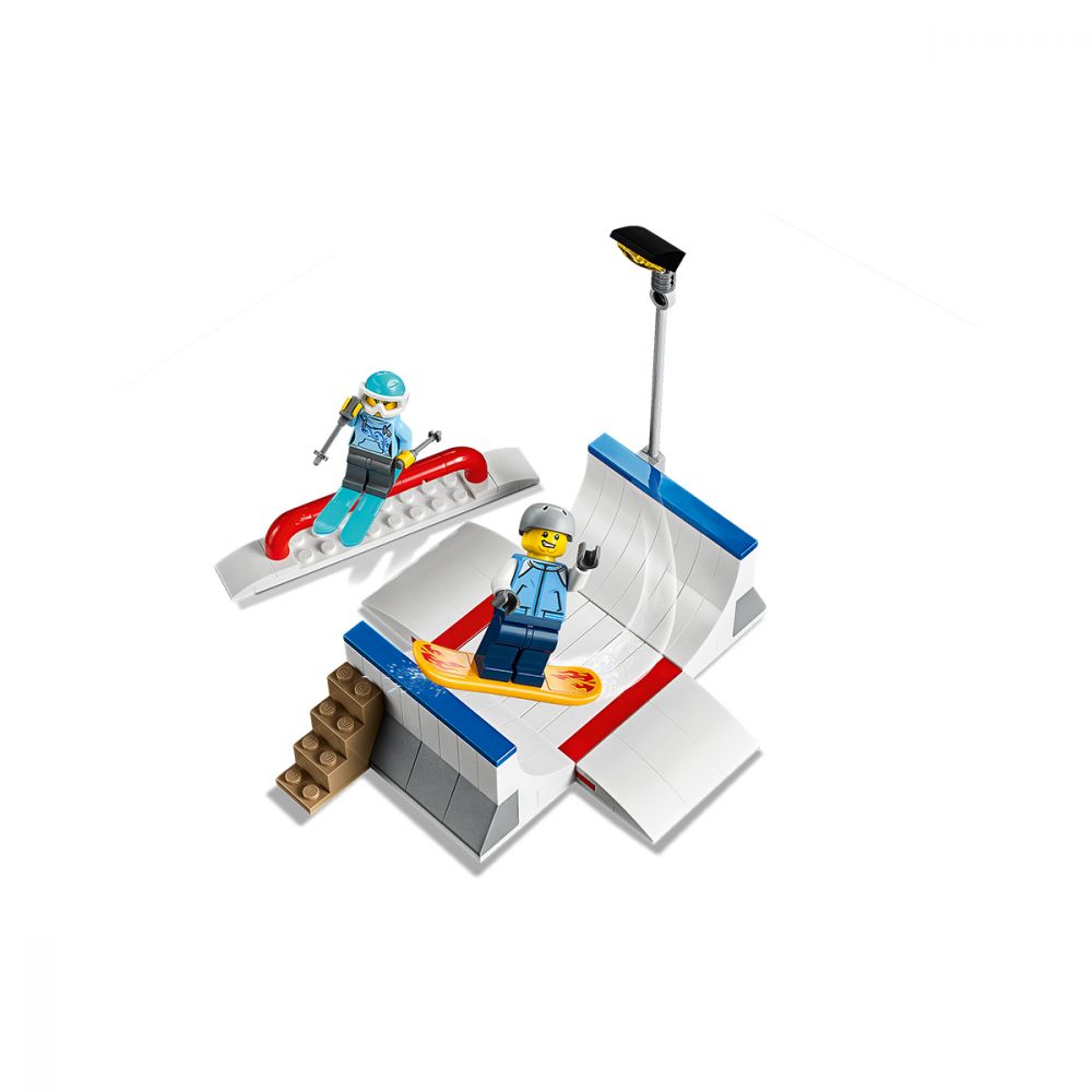 LEGO® City Town - Statiunea de schi (60203)