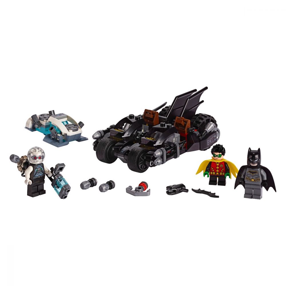 LEGO® DC Comics Super Heroes - Mr. Freeze™ in batalia pe batcycle