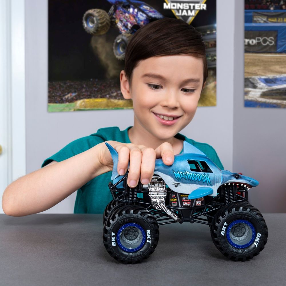 Masinuta Monster Jam Megalodon, Scara 1:24