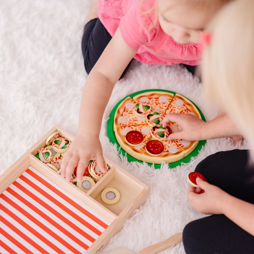 Set de joaca din lemn, Melissa & Doug, Petrecere cu Pizza, 36 piese, 6074863