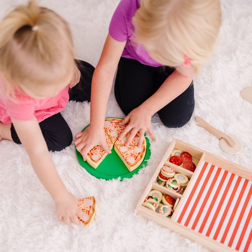 Set de joaca din lemn, Melissa & Doug, Petrecere cu Pizza, 36 piese, 6074863