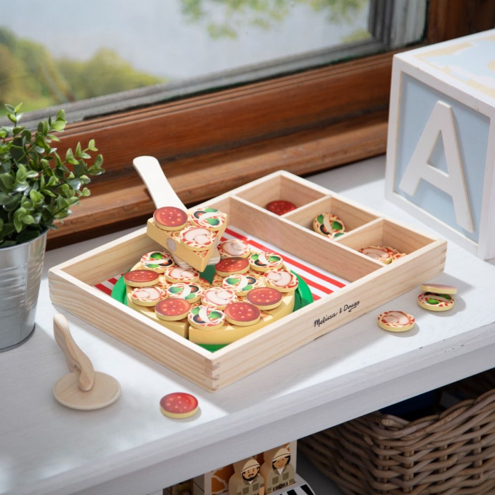 Set de joaca din lemn, Melissa & Doug, Petrecere cu Pizza, 36 piese, 6074863