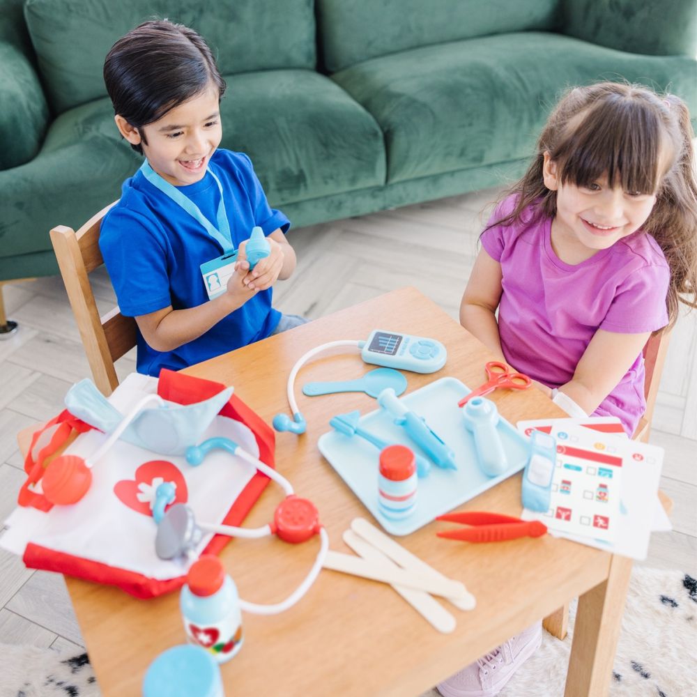 Set de joaca, Melissa & Doug, La Doctor, 25 piese, 6074884