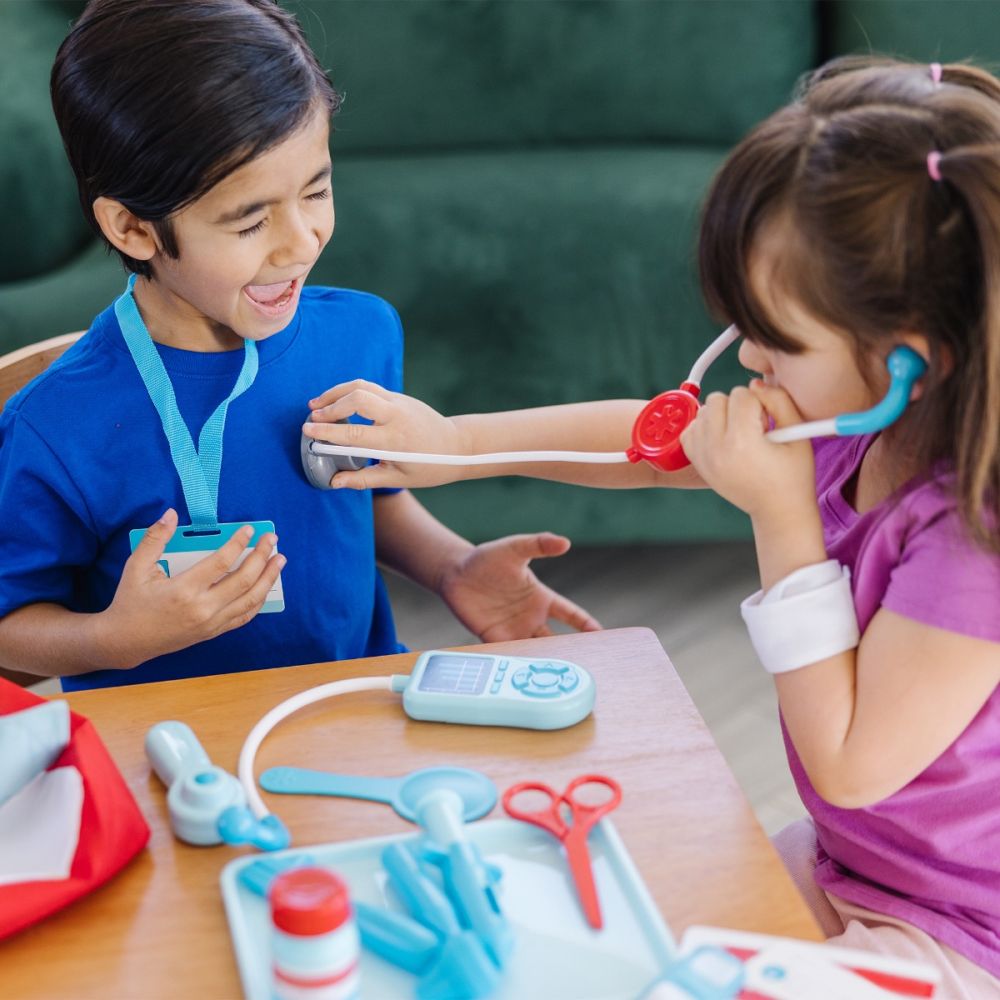 Set de joaca, Melissa & Doug, La Doctor, 25 piese, 6074884