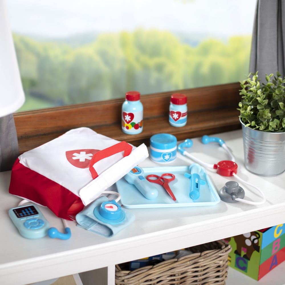 Set de joaca, Melissa & Doug, La Doctor, 25 piese, 6074884