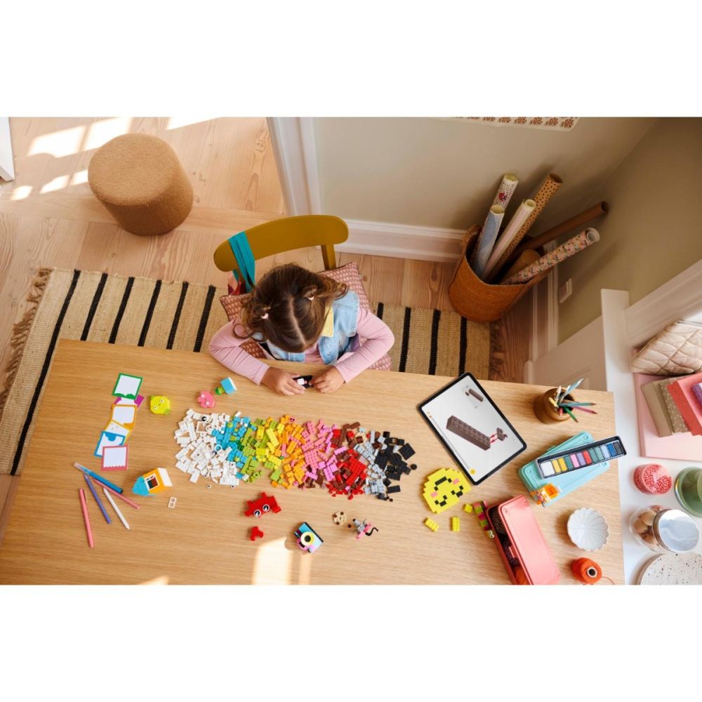LEGO® Classic - Cutia creativitatii si veseliei (11042)