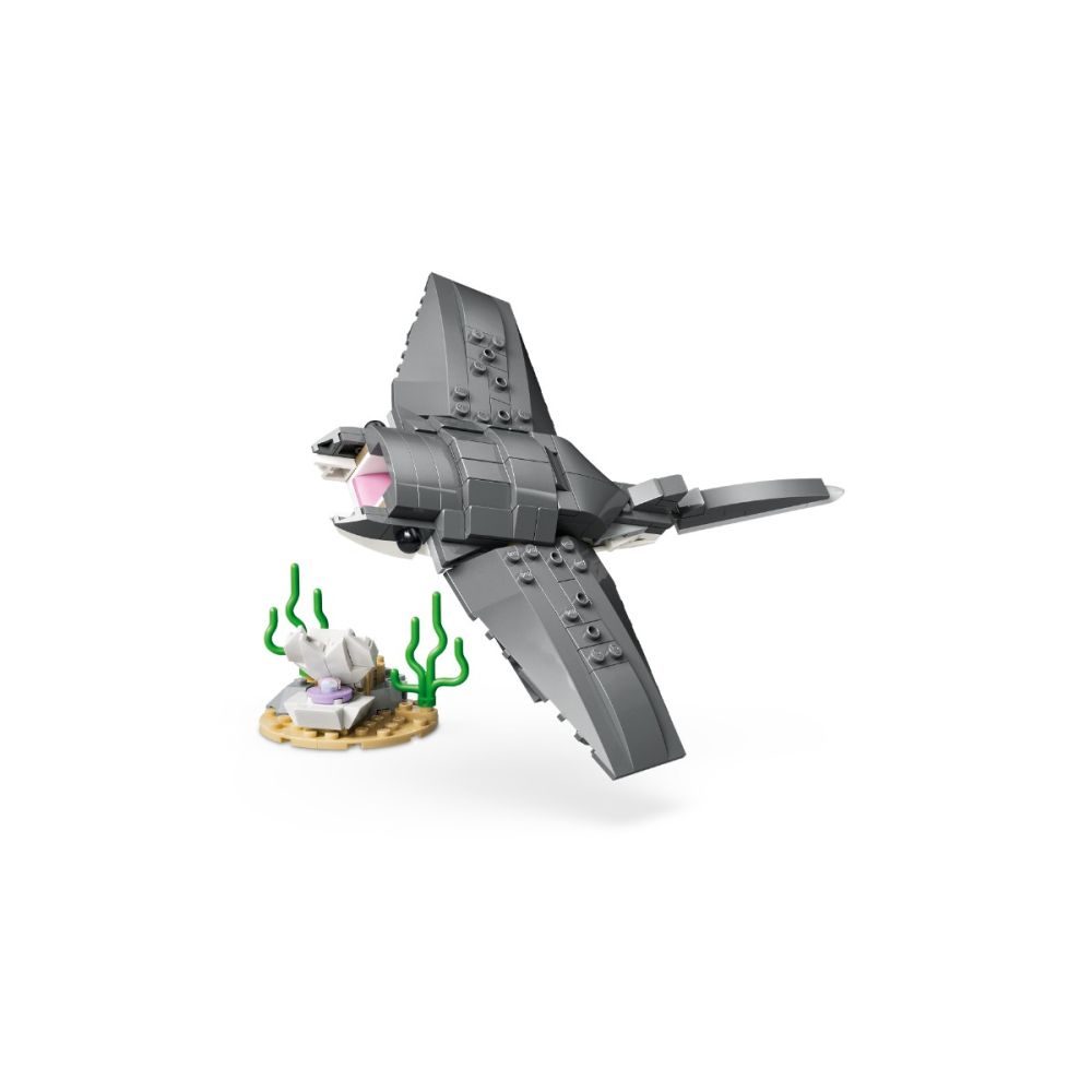 LEGO® Creator - Rechin feroce cu un cufar de comori (31381) | Noriel