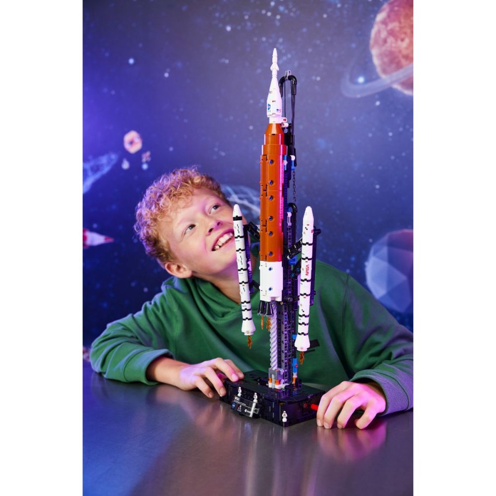LEGO® Technic - Racheta sistemului de lansare spatiala NASA Artemis (42221)