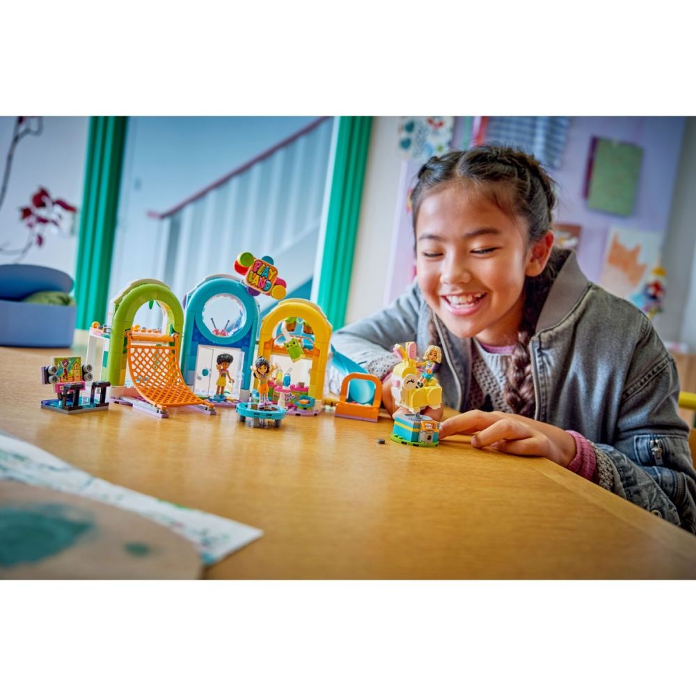 LEGO® Friends - Loc de joaca la interior (42686)