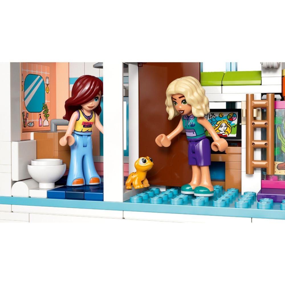 LEGO® Friends - Casa familiei lui Liann (42687)