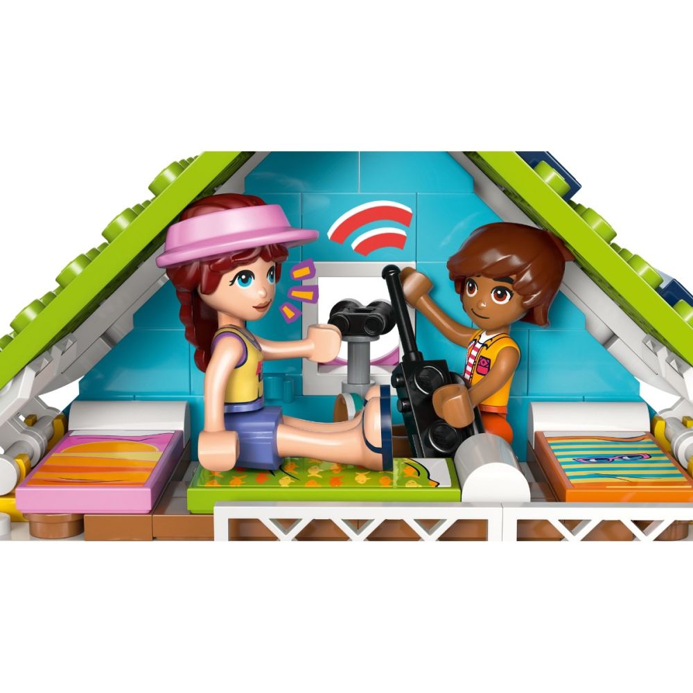 LEGO® Friends - Casa pe plaja cu foci (42699)