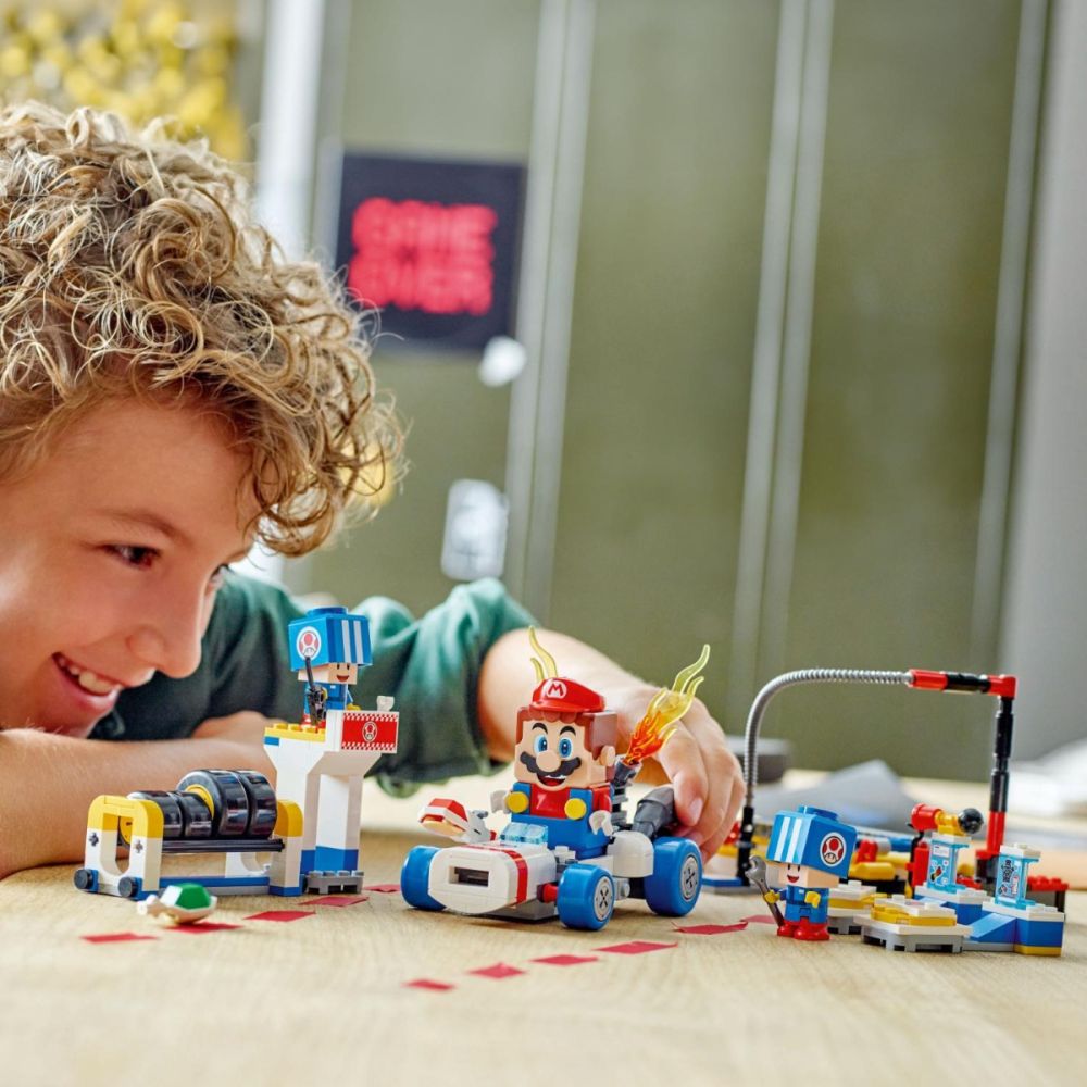LEGO® Super Mario - Mario Kart - Garajul Lui Toad (72035)