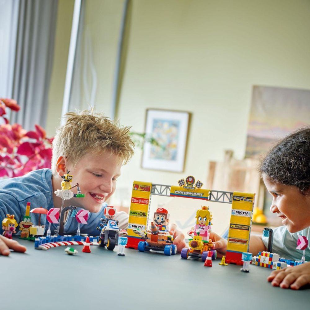 LEGO® Super Mario - Mario Kart - Set Baby Peach si Grand Prix