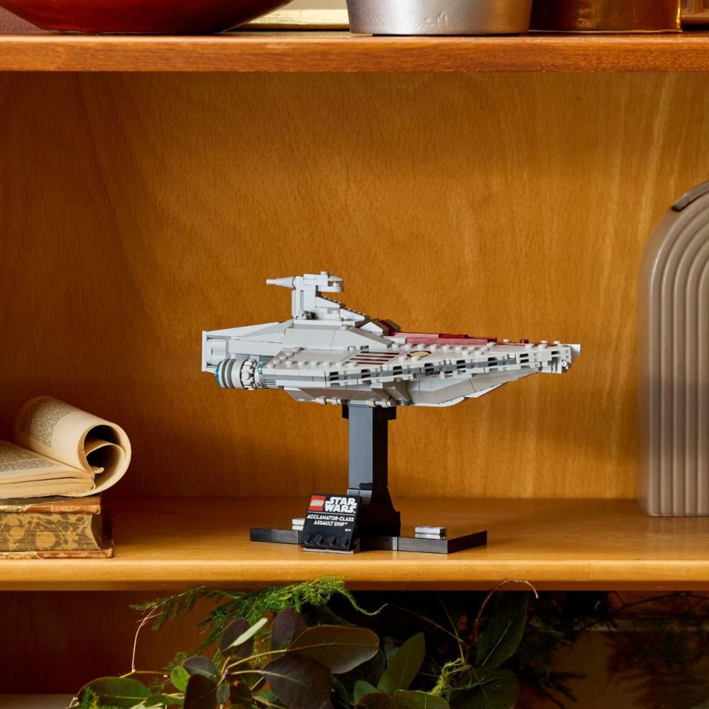 LEGO® Star Wars - Nava de asalt din clasa Acclamator (75404)