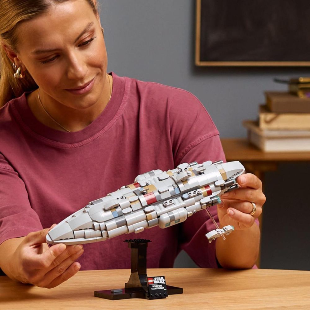 LEGO® Star Wars - Nava de croaziera stelara Home One (75405)