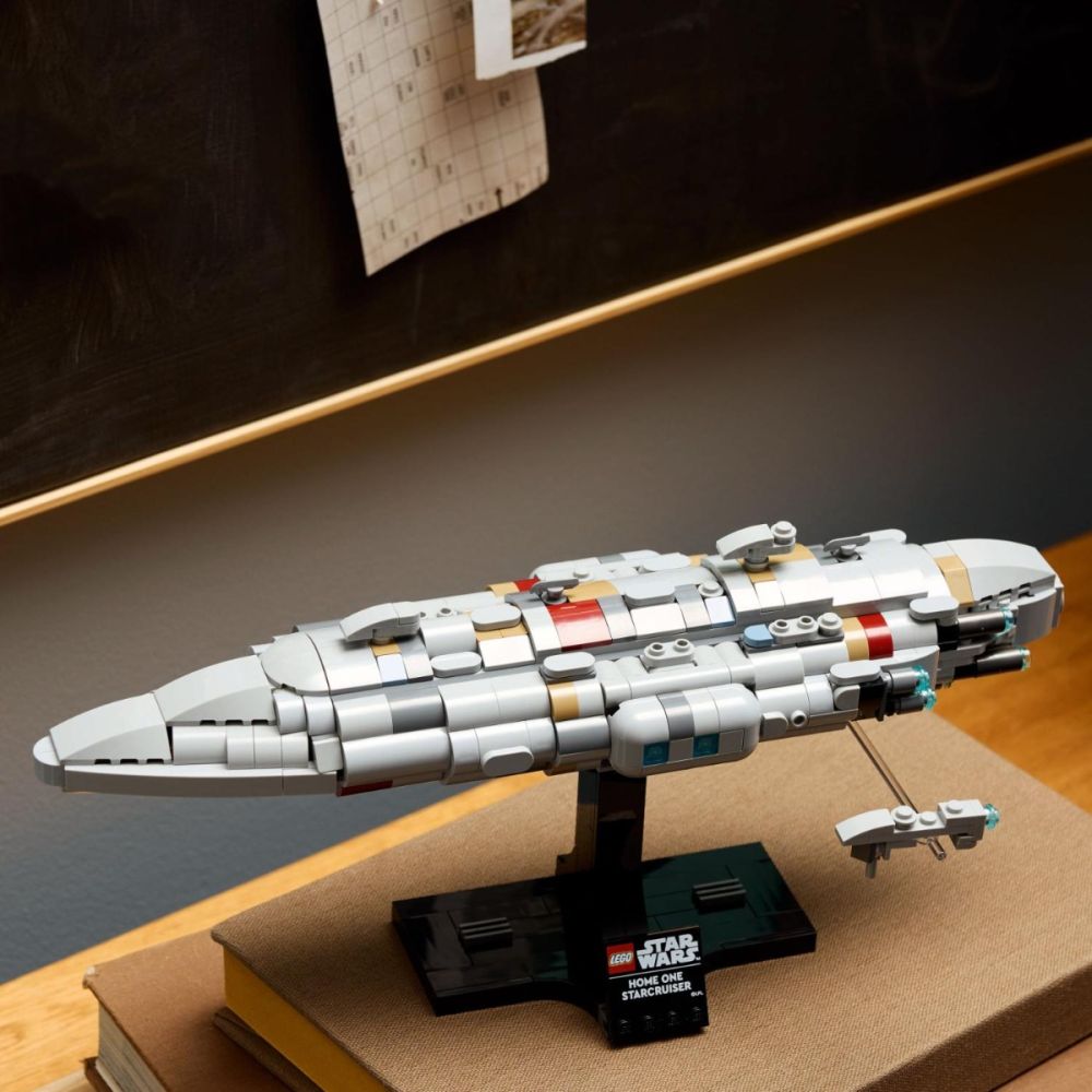 LEGO® Star Wars - Nava de croaziera stelara Home One (75405)
