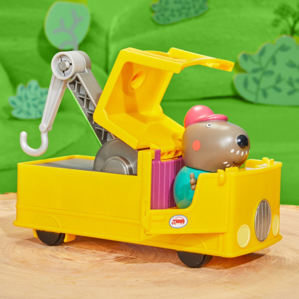 Set figurina si camion cu macara, Peppa Pig, Granddad Dog, F9519