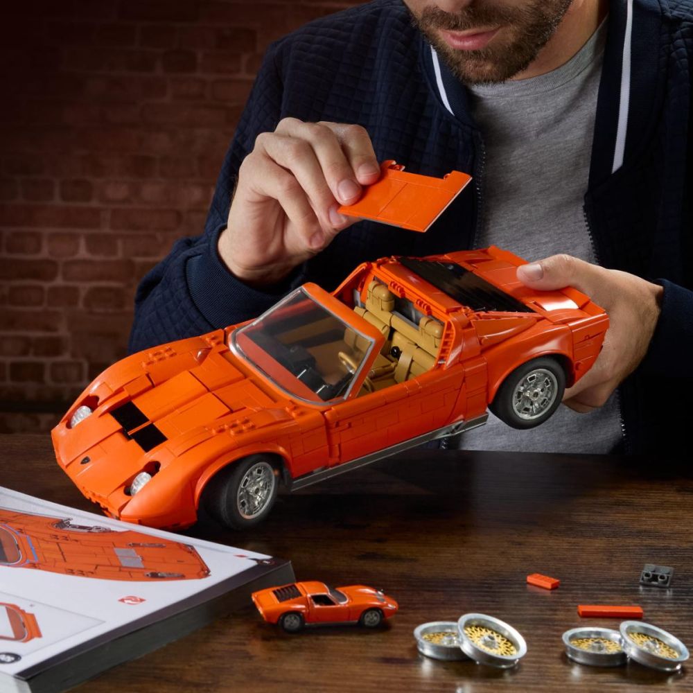 Set de constructie si masinuta Brick Shop, Hot Wheels, '71 Lamborghini Miura P400 SV, JHF61