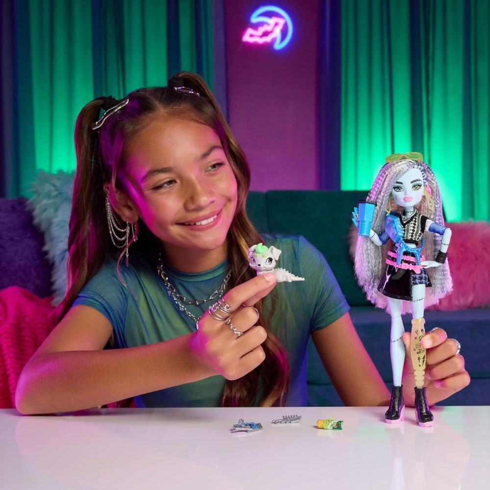 Papusa cu animal de companie, Monster High, Frankie Stein si Watzie, JHK31