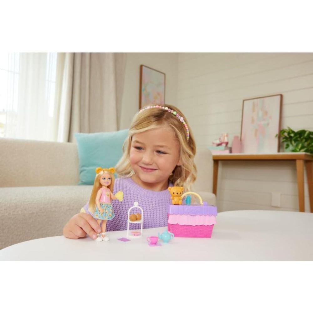 Set de joaca cu papusa Barbie, Family&Friends, Club Chelsea, Tea Party Picnic, JJB40