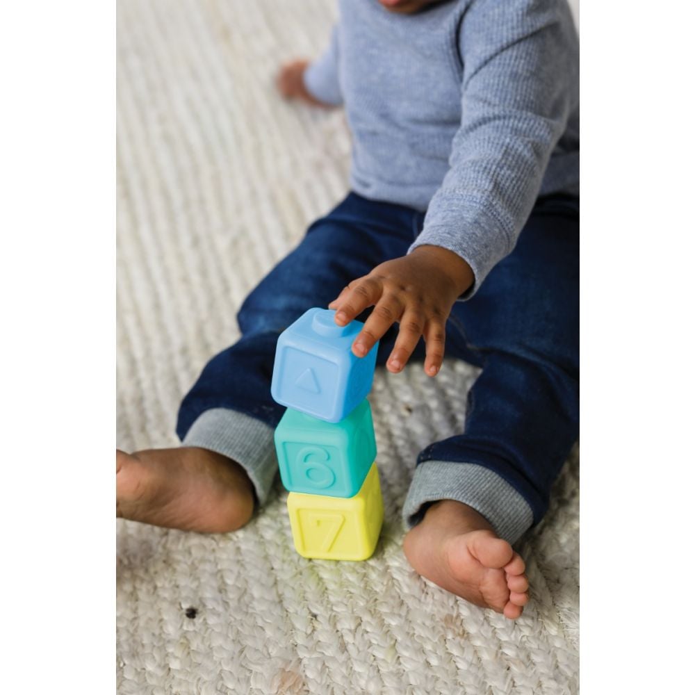 Set 8 cuburi moi, Infantino, Super soft, Squeeze & Stack