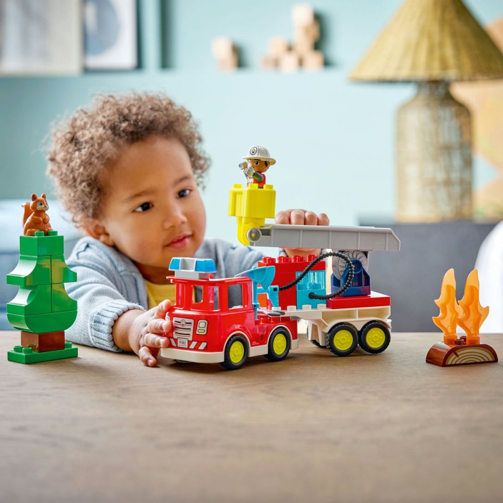 LEGO® DUPLO - Camion de pompieri cu furtun si pompier (10473)