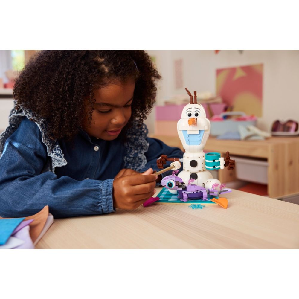 LEGO® Disney Princess - Distractie la picnic cu Olaf si Bruni (43287)