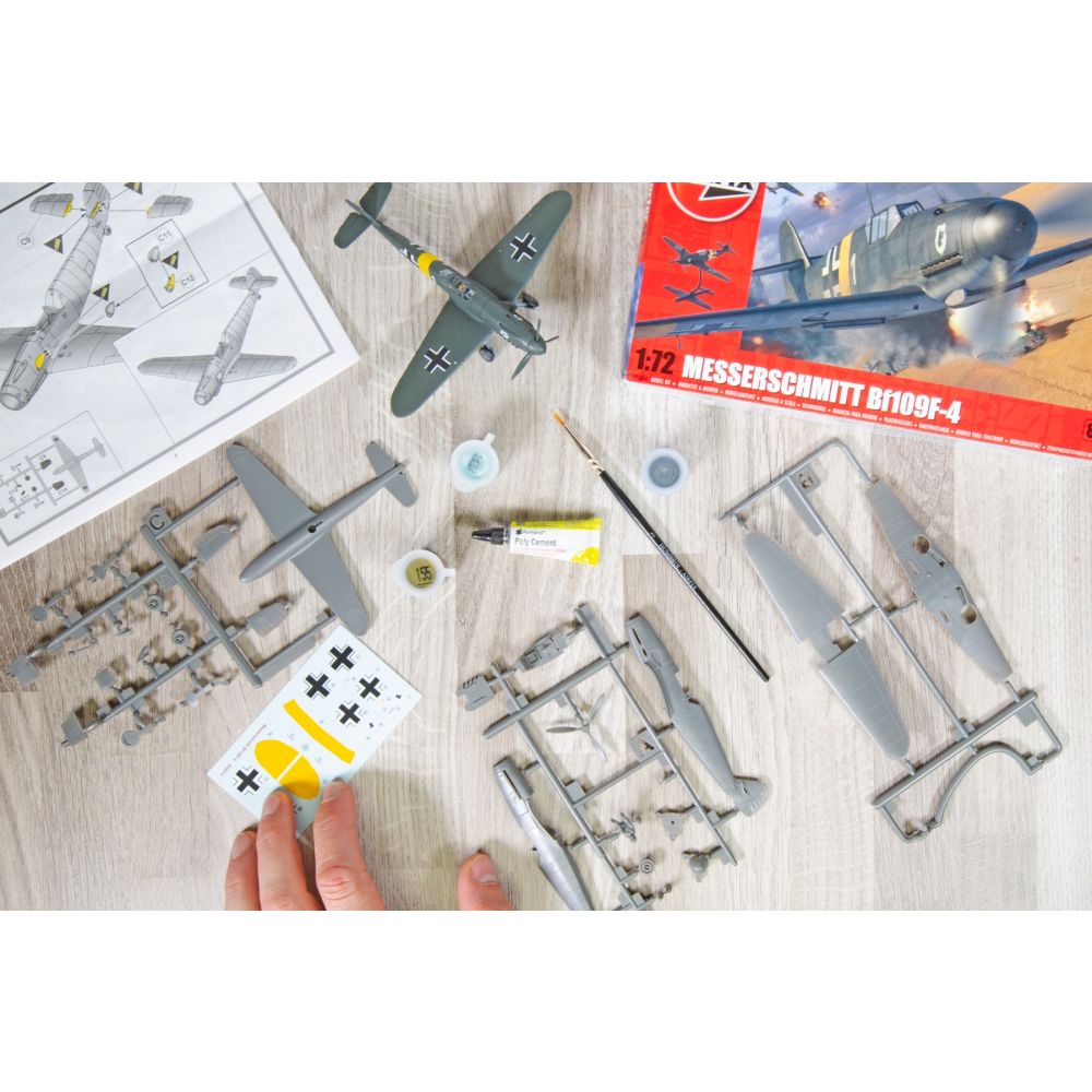 Set de constructie, Airfix Starter Set, Messerschmitt Bf109F-4, 30 piese