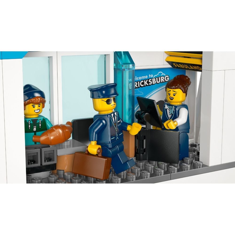 LEGO® City - Aeroport cu avion (60502)