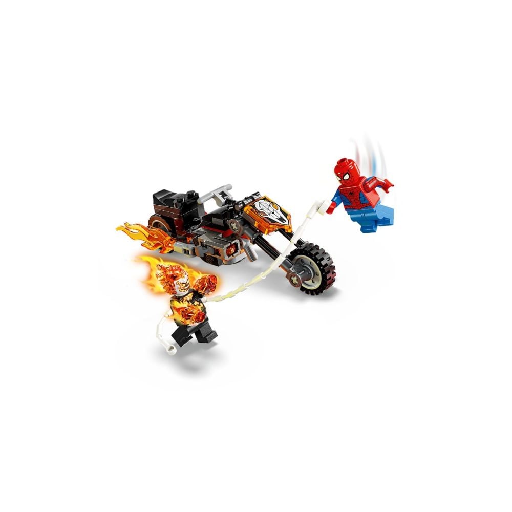 LEGO® Super Heroes - Omul Paianjen vs Calaretul fantoma pe motocicleta (76335)