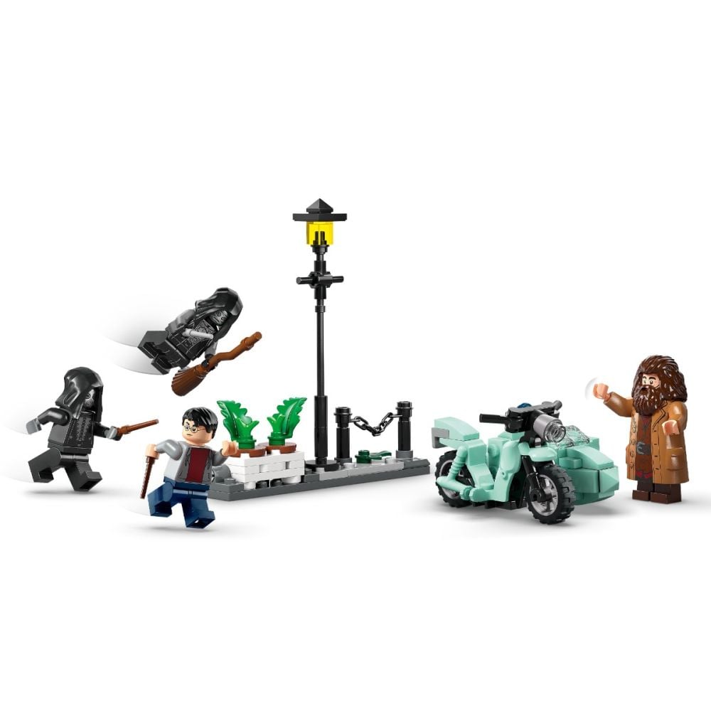 LEGO® Harry Potter - Hagrid si Harry in fuga de pe Aleea Boschetelor (76459)