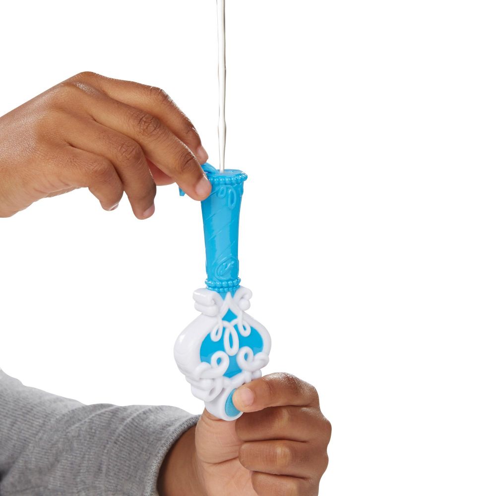 Papusa Disney Princess Cenusareasa cu rochie magica