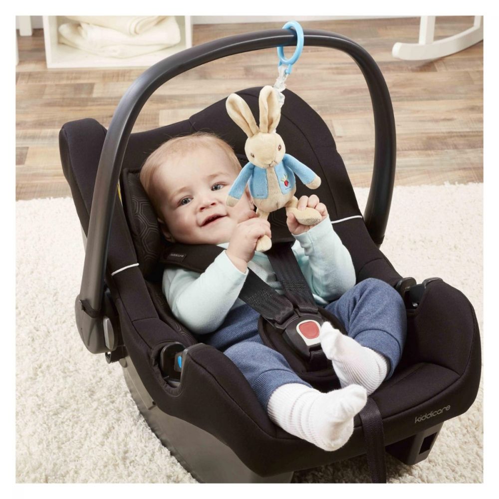 Jucarie bebelusi agatatoare cu vibratii Peter Rabbit, 22 cm